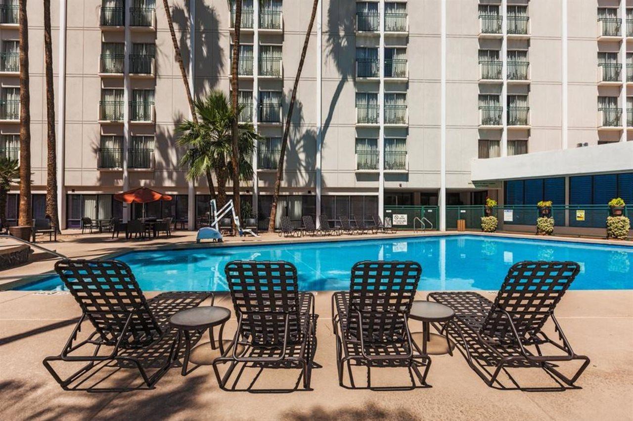 Hilton Garden Inn Phoenix Midtown Екстер'єр фото