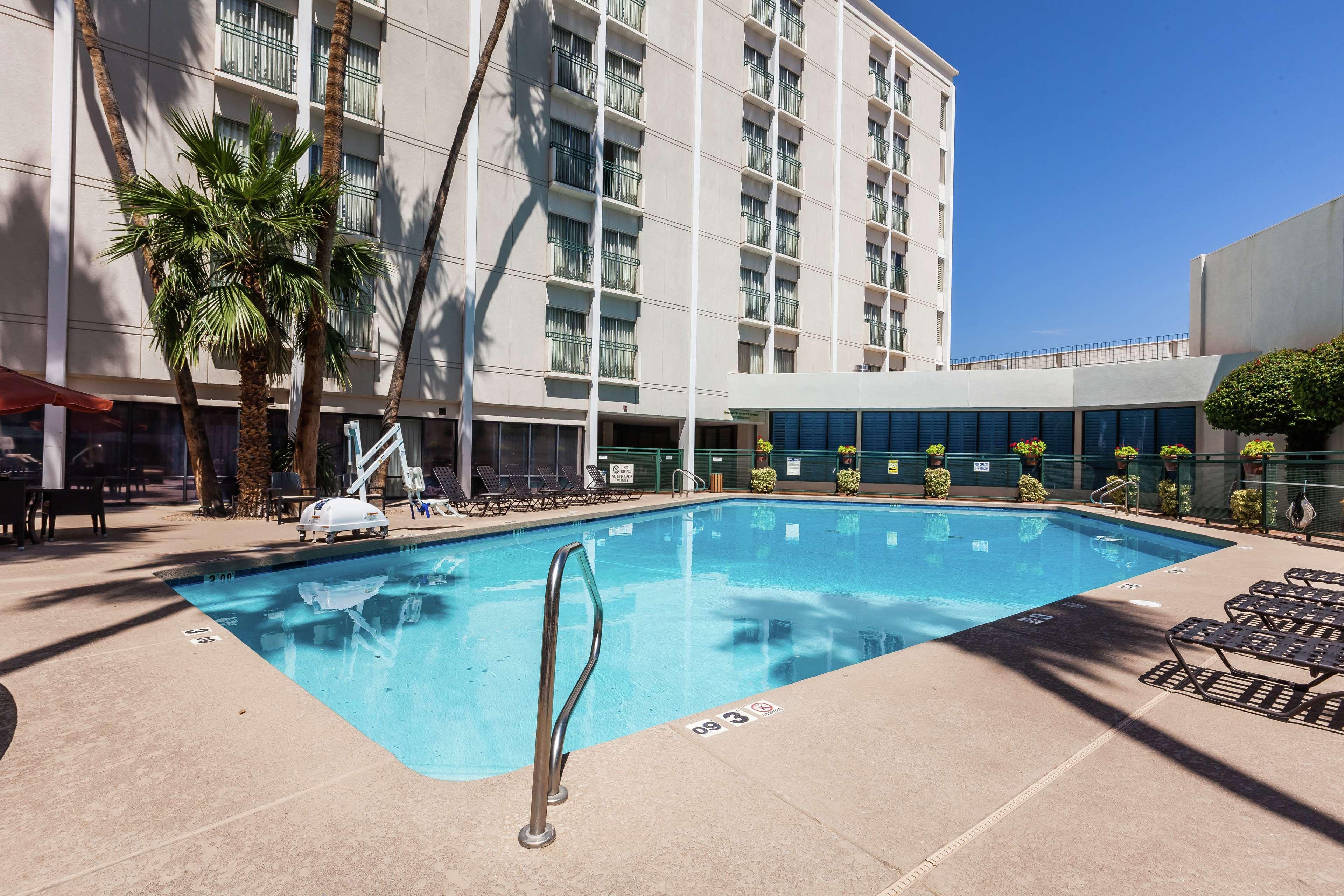 Hilton Garden Inn Phoenix Midtown Екстер'єр фото
