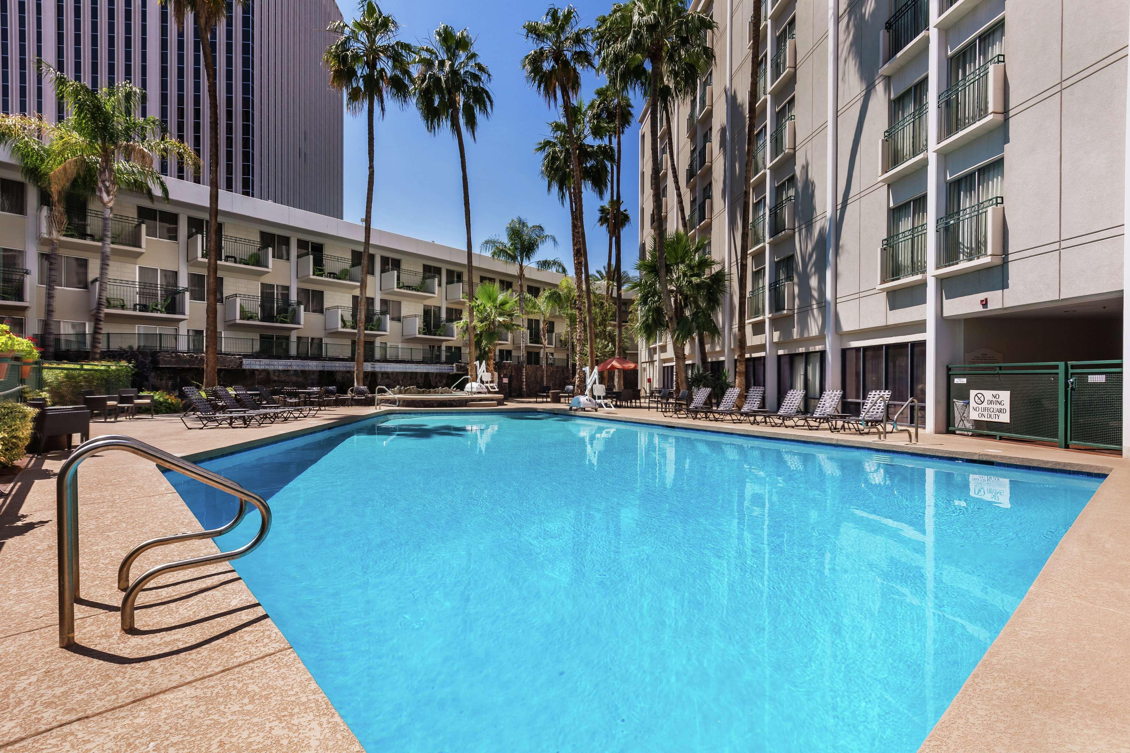Hilton Garden Inn Phoenix Midtown Екстер'єр фото